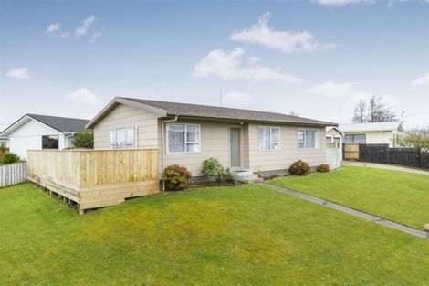 Photo of property in 61 Hillcrest Drive, Kelvin Grove, Palmerston North, 4414