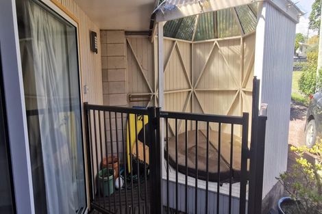 Photo of property in 22 Deane Avenue, Titirangi, Auckland, 0604