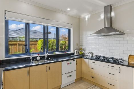 Photo of property in 41 Holcombe Drive, Paraparaumu, 5032