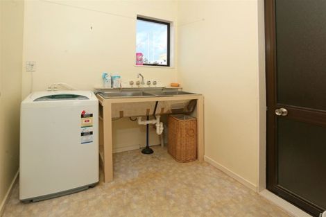 Photo of property in 1/180 Te Atatu Road, Te Atatu South, Auckland, 0610