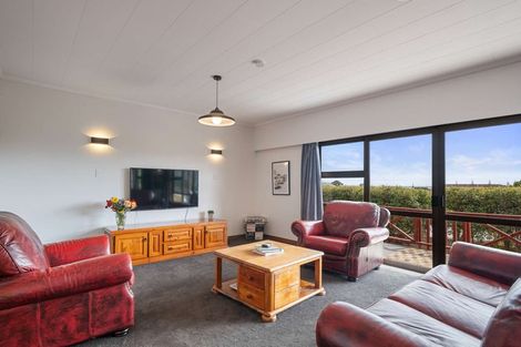 Photo of property in 15 Frimley Terrace, Waikanae Beach, Waikanae, 5036