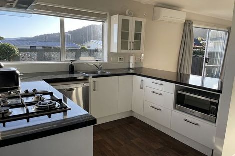 Photo of property in 28a Roband Crescent, Brown Owl, Upper Hutt, 5018