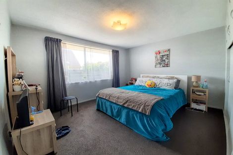 Photo of property in 2/17b Prestons Road, Redwood, Christchurch, 8051