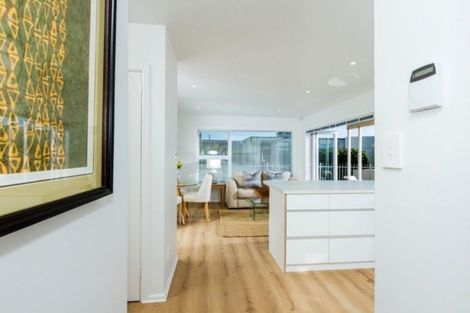 Photo of property in 1/241 Hurstmere Road, Takapuna, Auckland, 0622