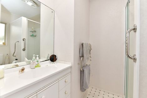 Photo of property in 113 Lakeside Drive, Orewa, 0931