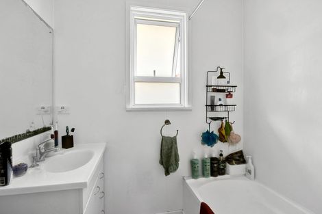 Photo of property in 5 Belair Avenue, Blagdon, New Plymouth, 4310