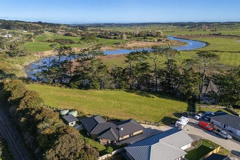 Photo of property in 30 Kawariki Road, Helensville, 0800