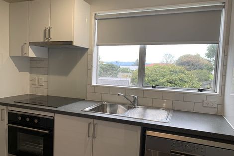 Photo of property in 2/200 Dowse Drive, Maungaraki, Lower Hutt, 5010