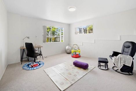 Photo of property in 61 Sunset Road, Totara Vale, Auckland, 0632
