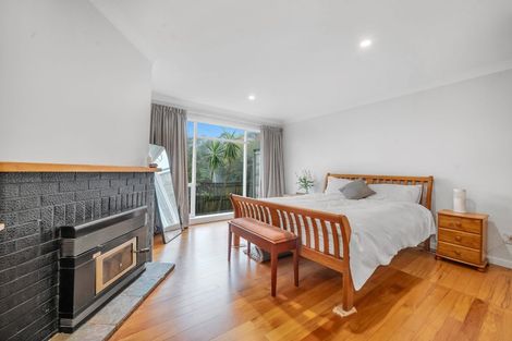 Photo of property in 24 Atkinson Road, Titirangi, Auckland, 0604
