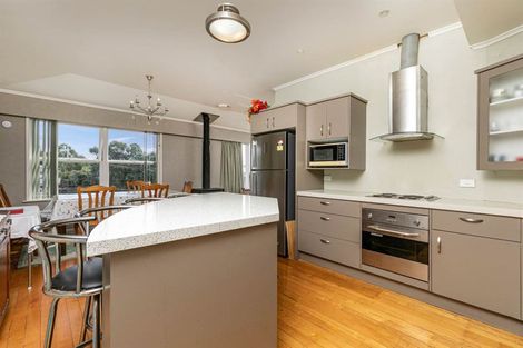 Photo of property in 17 Divich Avenue, Te Atatu South, Auckland, 0610