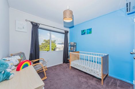 Photo of property in 2/26 Midgley Road, West Harbour, Auckland, 0618