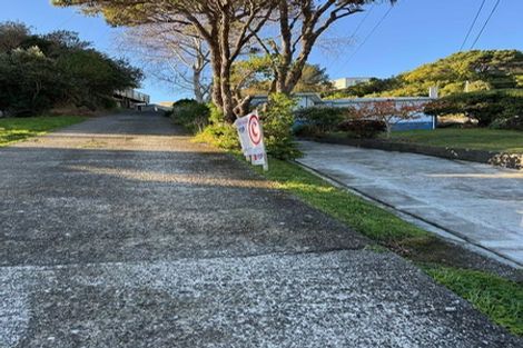 Photo of property in 9 Omega Street, Newlands, Wellington, 6037