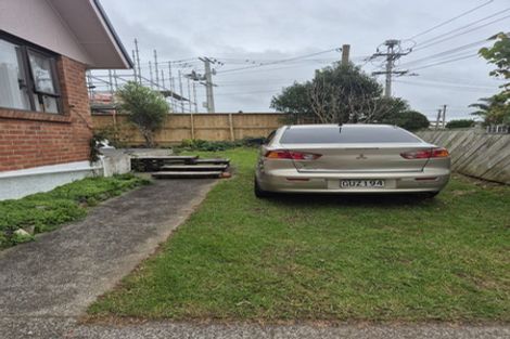 Photo of property in 48 Taikata Road, Te Atatu Peninsula, Auckland, 0610