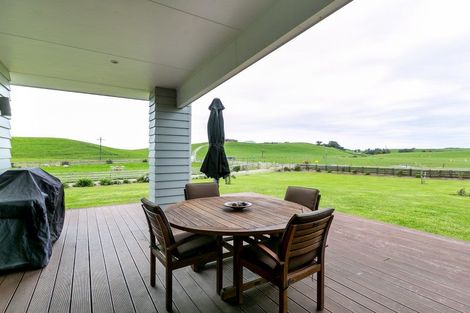 Photo of property in 2 Nopera Road, Waiiti, Urenui, 4377
