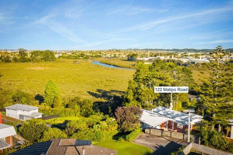 Photo of property in 122 Matipo Road, Te Atatu Peninsula, Auckland, 0610