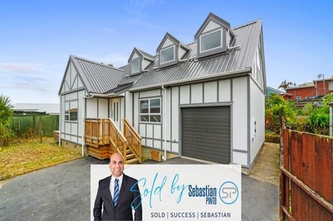 Photo of property in 10 Harding Avenue, Te Atatu South, Auckland, 0610