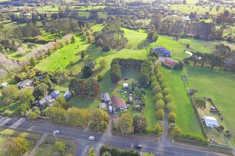 Photo of property in 370 Taupaki Road, Taupaki, Henderson, 0782