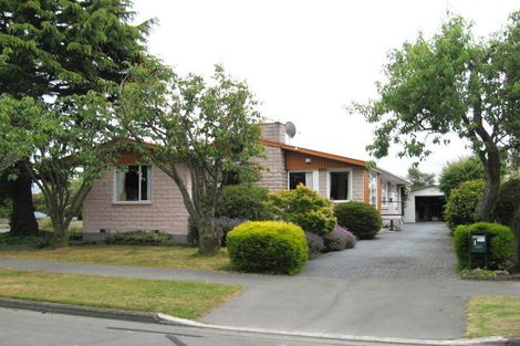 Photo of property in 1 Bendale Place, Avonhead, Christchurch, 8042