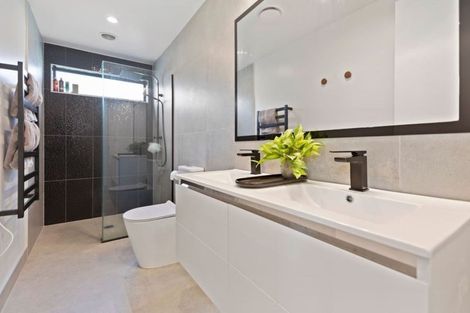 Photo of property in 70b Colwill Road, Massey, Auckland, 0614