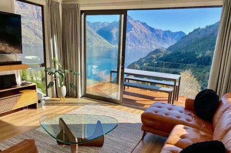 Photo of property in 15a Mackinnon Terrace, Sunshine Bay, Queenstown, 9300