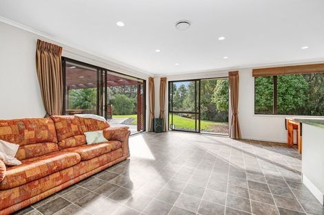 Photo of property in 42 Manuka Grove, Helensville, 0875