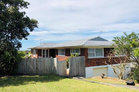 Photo of property in 10 Holdaway Avenue, Northcote, Auckland, 0627