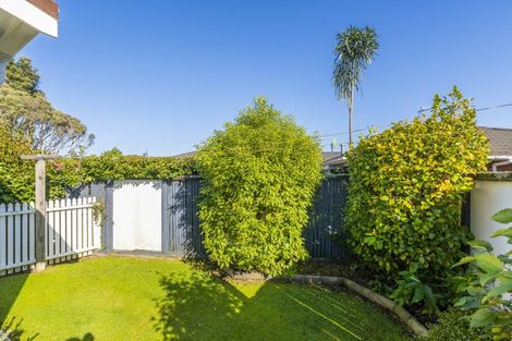 Photo of property in 15 Rosebank Grove, Waikanae, 5036
