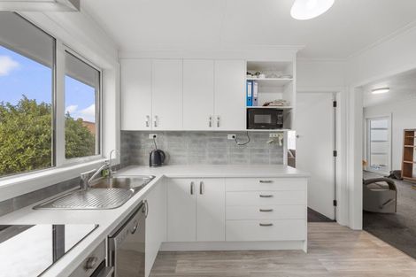 Photo of property in 9 Winston Place, Kew, Dunedin, 9012