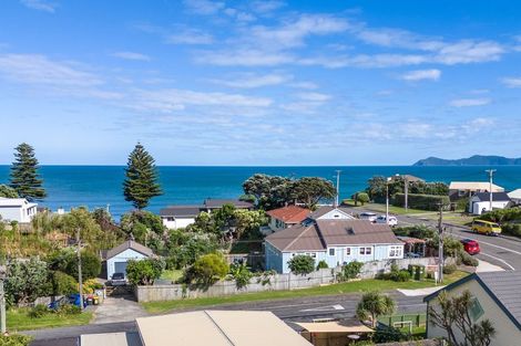 Photo of property in 17 Beach Road, Paekakariki, 5034