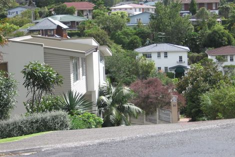 Photo of property in 1/16 Penning Road, Castor Bay, Auckland, 0620