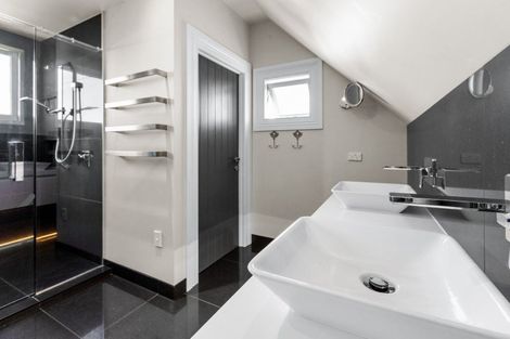 Photo of property in 2 Sealy Road, Bluff Hill, Napier, 4110