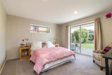 Photo of property in 6 Woodhaven Place, Parklands, Christchurch, 8083