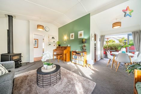 Photo of property in 54 Poto Road, Normandale, Lower Hutt, 5010