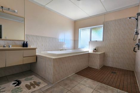 Photo of property in 22 Mcfarlane Street, Oakura, 4314