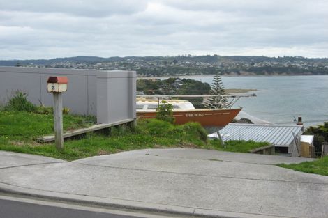 Photo of property in 3 Roberts Road, Tindalls Beach, Whangaparaoa, 0930