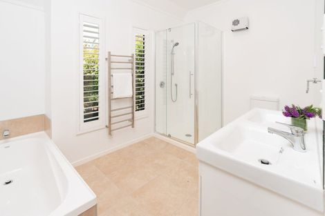 Photo of property in 5 Lavinia Grove, Waikanae Beach, Waikanae, 5036