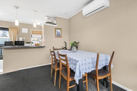 Photo of property in 2/10 Hatherley Place, Clendon Park, Auckland, 2103