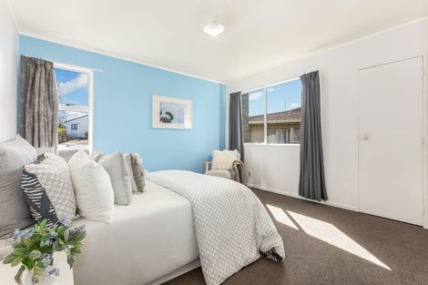 Photo of property in 2a Colchester Crescent, Newlands, Wellington, 6037