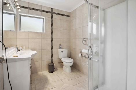 Photo of property in 36 Glenmore Road, Sunnyhills, Auckland, 2010