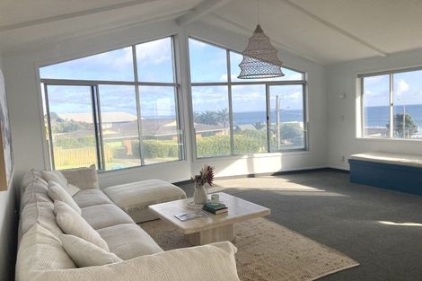 Photo of property in 3 Dixon Street, Oakura, 4314