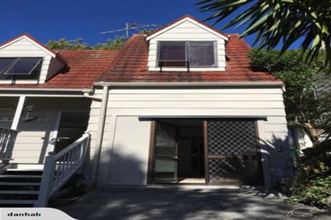 Photo of property in 2/8 Dianthus Place, Browns Bay, Auckland, 0630