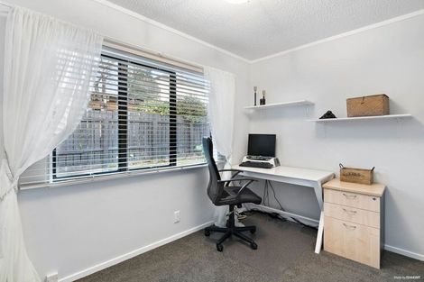 Photo of property in 15a Ngahere Views, Orewa, 0931