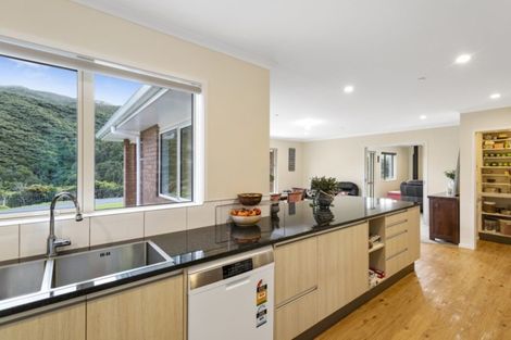 Photo of property in 103 Stratton Street, Normandale, Lower Hutt, 5010