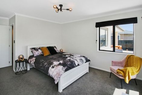Photo of property in 15 Frederick Place, Whalers Gate, New Plymouth, 4310