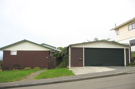 Photo of property in 10 Cheltenham Terrace, Newlands, Wellington, 6037