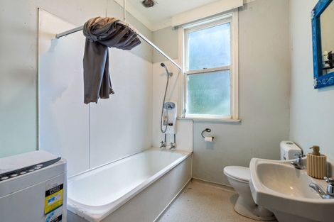 Photo of property in 25 Sutherland Crescent, Melrose, Wellington, 6023