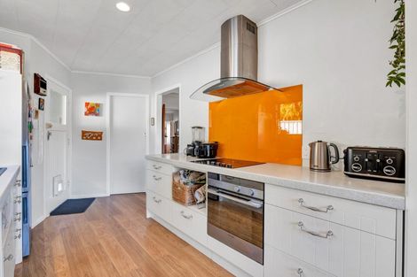 Photo of property in 5a Marina Grove, Frankleigh Park, New Plymouth, 4310