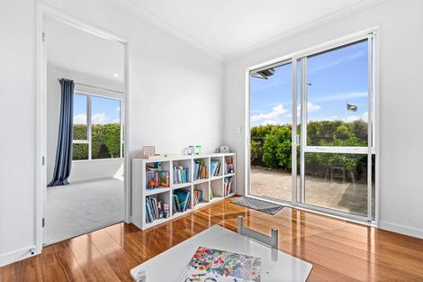 Photo of property in 1 Aporo Drive, Kumeu, 0810