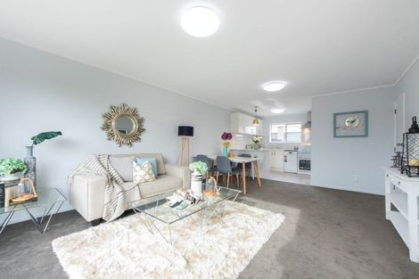 Photo of property in 4/92 Lynwood Road, New Lynn, Auckland, 0600